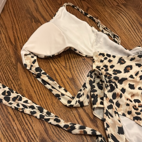 Aerie one piece - Picture 4 of 4